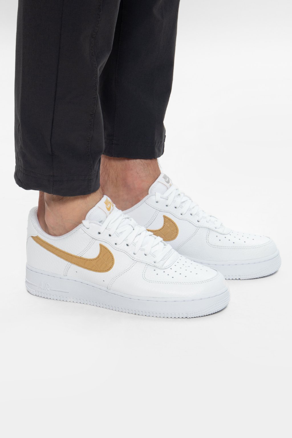 Air force 1 lv8 white club gold hot sale white